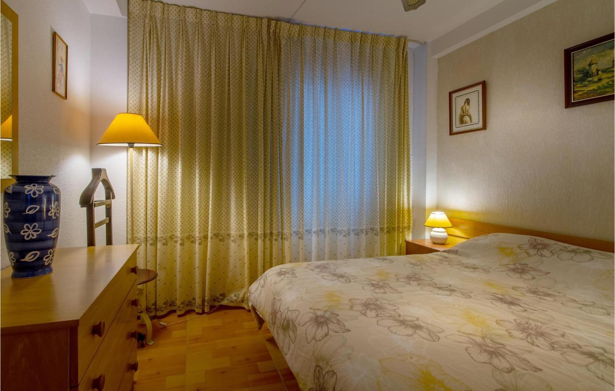 Stunning Apartment In Gandia With Kitchen Экстерьер фото